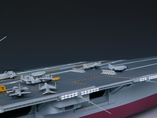 Trumpeter 05605 US CVN-68 Nimitz porte-avions 1975 (1/350) – image 10