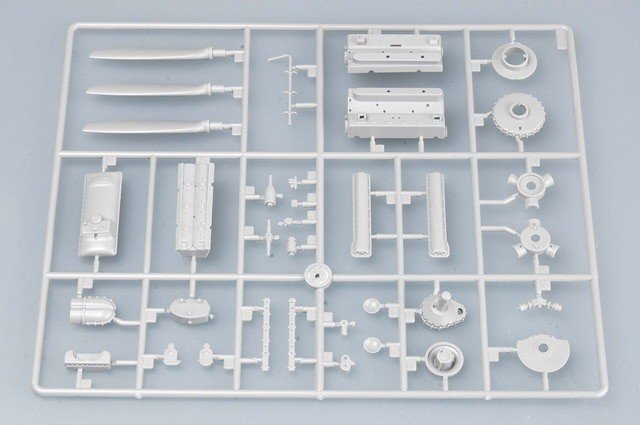 Trumpeter 02416 HURRICANE Mk.IIC/TROP 1/24 – image 3