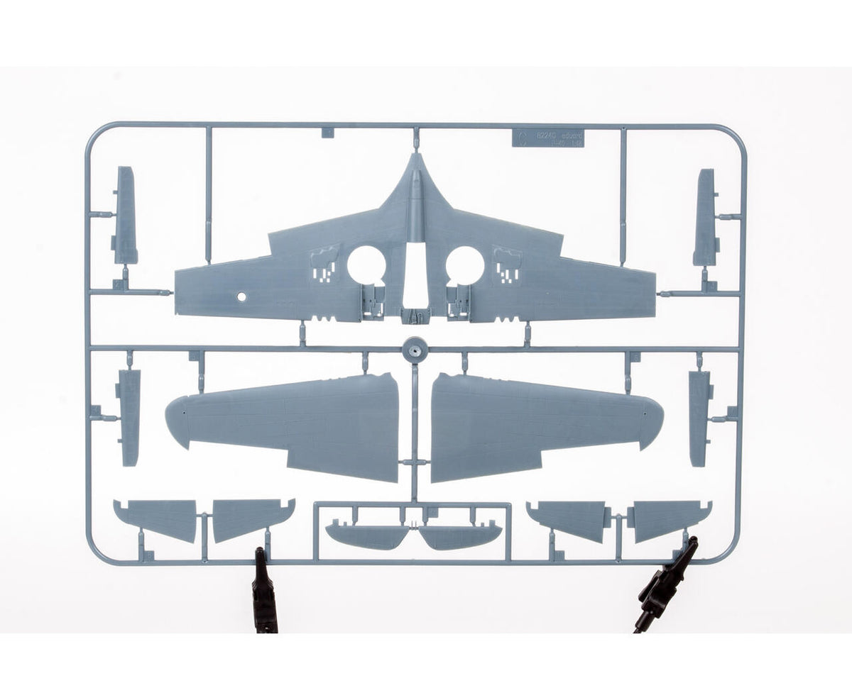 Eduard 82243 P-40K short tail 1/48 – Bild 14