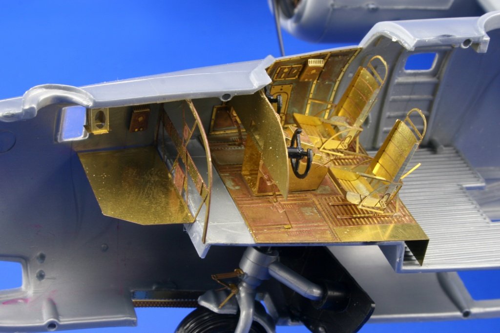 Eduard 49440 B-24J front interior 1/48 Revell – immagine 3