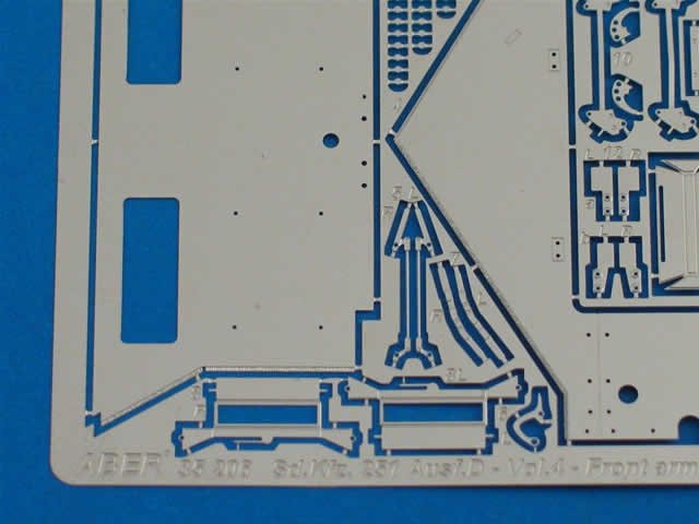 Aber 35206 Armoured personnel carrier Sd.Kfz. 251/1 Ausf. D - vol. 4 - additional set - front armour with vision ports and back doors 1/35 – imagen 2