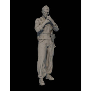 Panzer Art FI35-091 Waffen-SS tanker lighting a cigarette 1/35