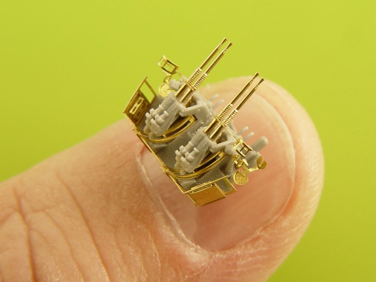 Master SM-350-093 USN 40 mm/56 Bofors quadruple mount ver.1 / with Mk-51 director - (resin, PE and turned parts) - (6pcs) 1/350 – Bild 2
