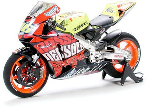 Tamiya 14097 Repsol Honda RC 211V 03 1/12 – immagine 3