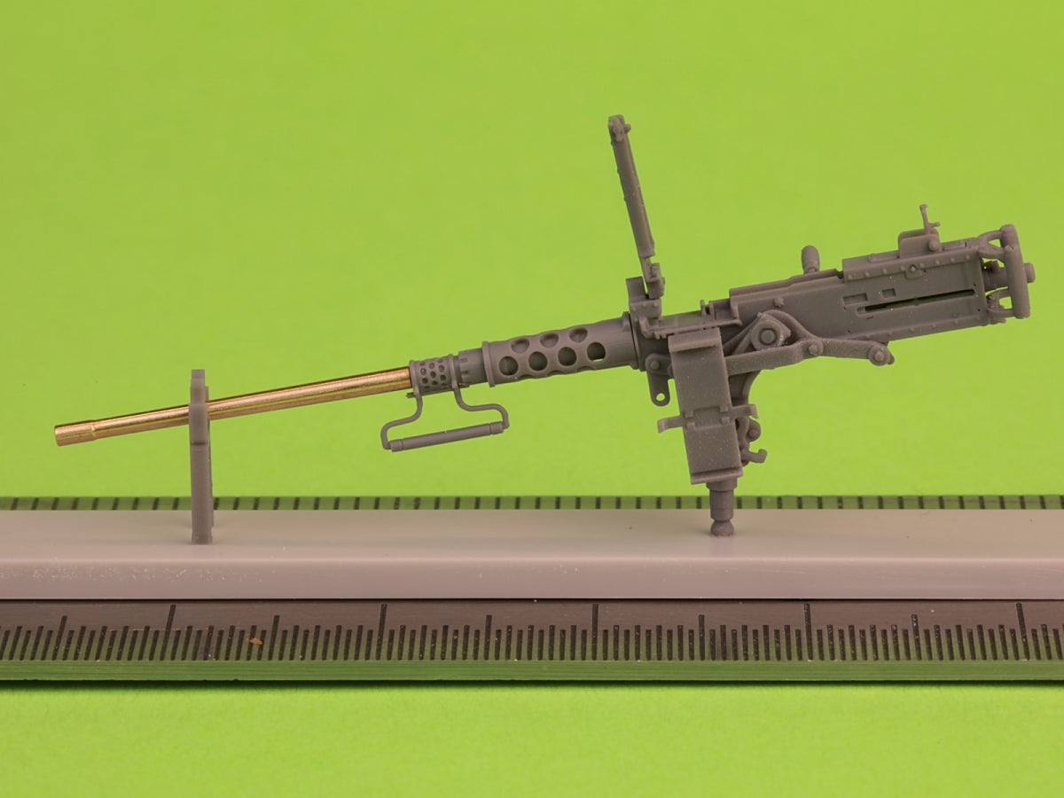 Master GM-35-069 Browning M2HB .50 cal (12,7mm) - karabin maszynowy z mocowaniem czołgowym - wczesny okres II w.św. (kołyska D69820 z małą skrzynką amunicyjną D68375) 1/35 – immagine 2