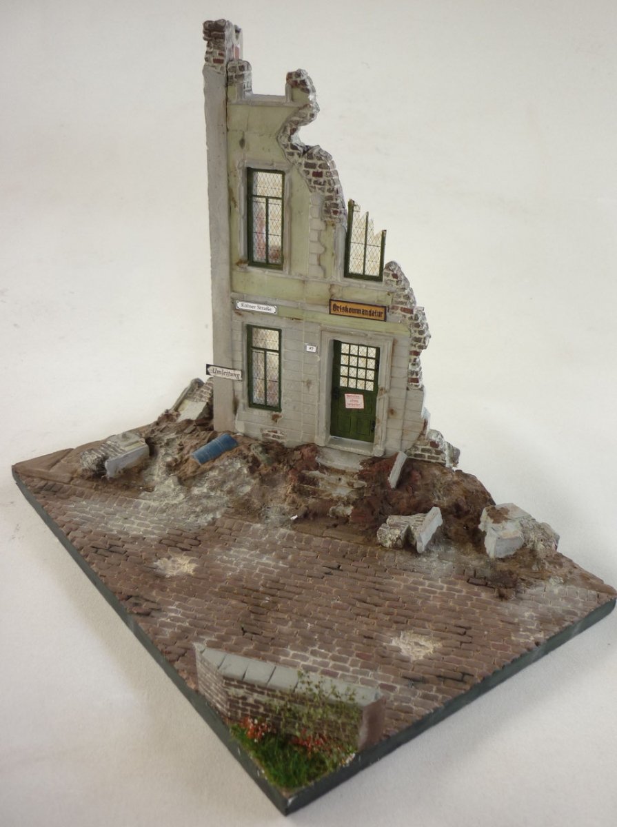 RT-Diorama 35252 Diorama-Base: Corner Ruin Berlin 1/35 – image 8