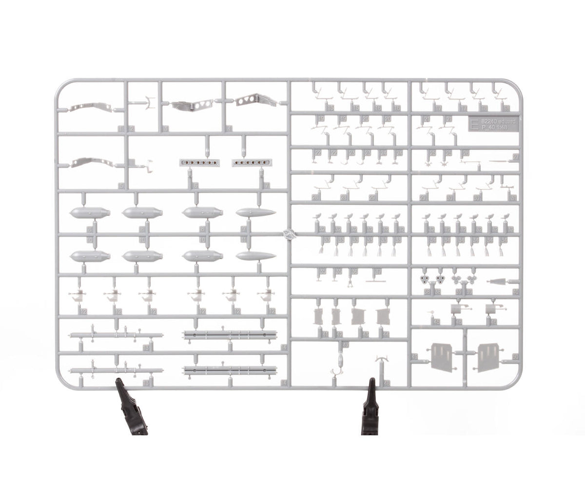 Eduard 82243 P-40K short tail 1/48 – Bild 16
