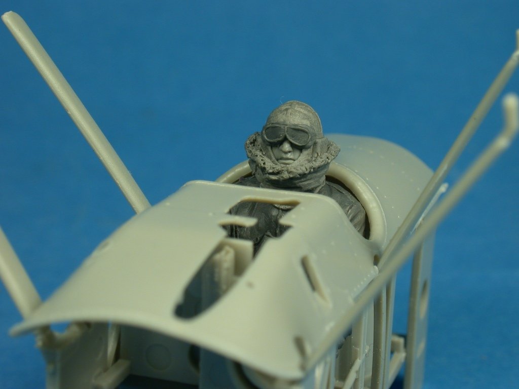 Modèle réduit Copper State Models F32-038 : Pilote RFC assis en combinaison Sidcot, échelle 1/32 – image 2