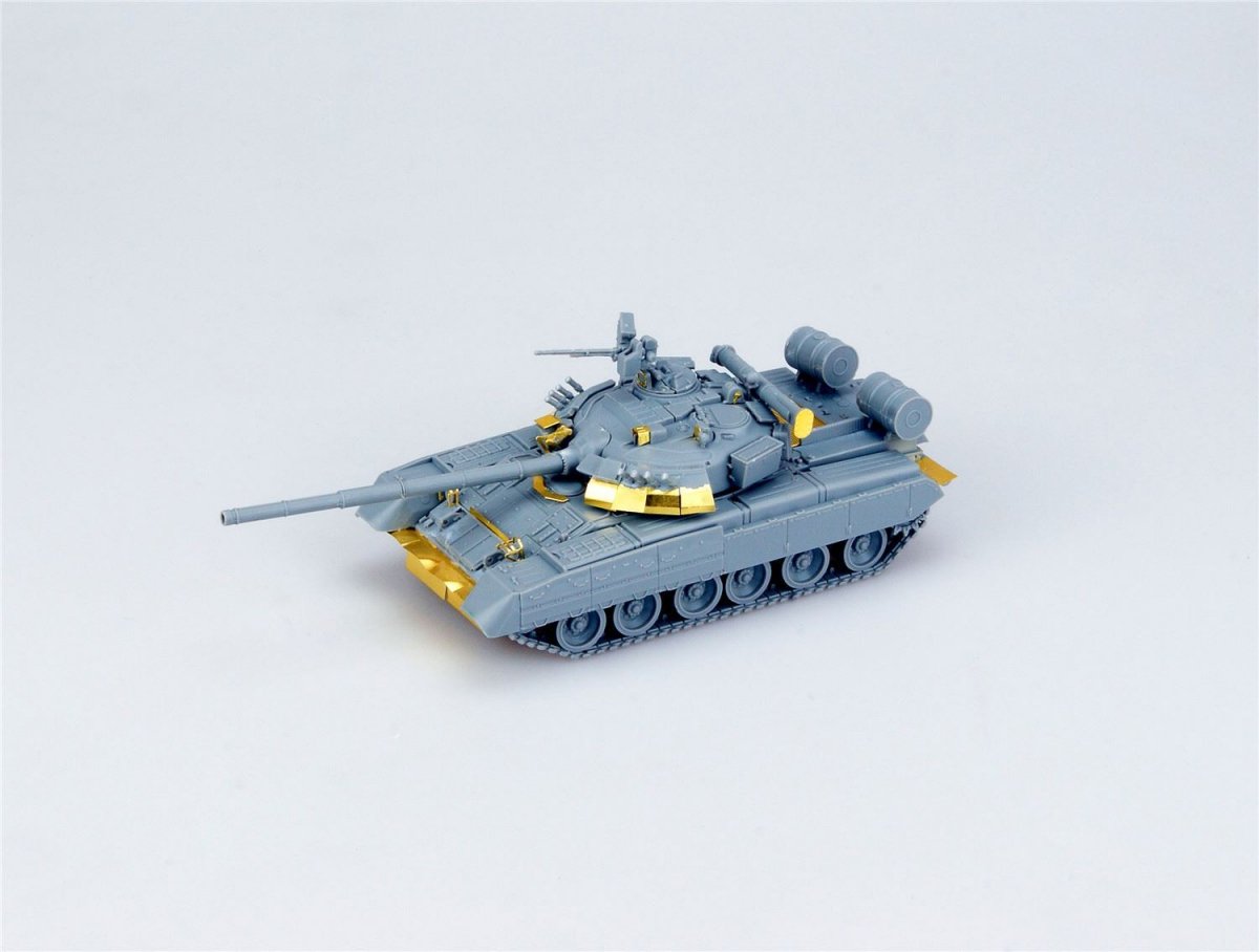 Modelcollect UA72028 Char de combat principal T-80UD (1/72) – image 3