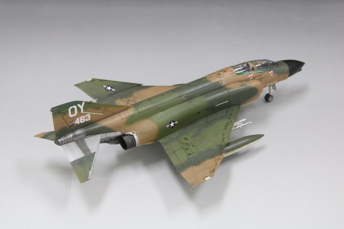 Fine Molds FP47S U.S. AIR FORCE F-4D Jet Fighter The First MiG Ace 1/72 – imagen 6