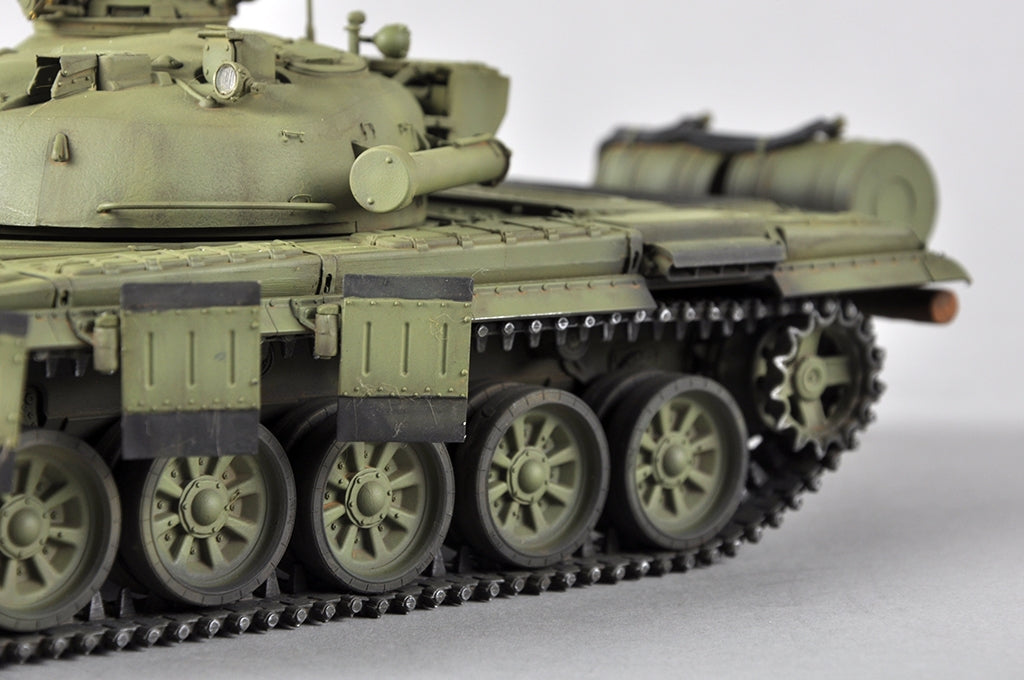 Trumpeter 09603 T-72M MBT 1/35 – image 22