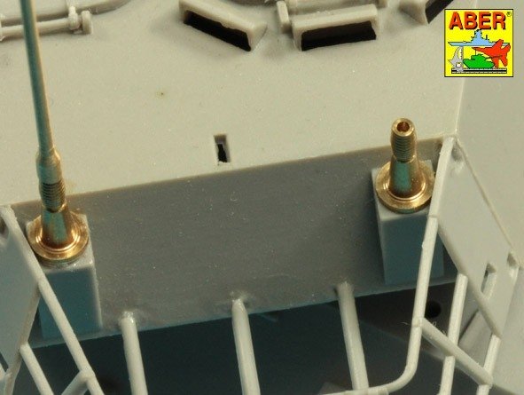 Aber R-44 Zestaw 2 anten VHF pojazdów NATO / Set of 2 NATO antennas with mount bases 1/35 – imagen 10