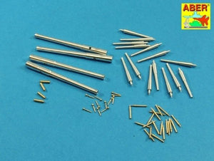 Armement Aber 200L-07 pour pré-dreadnought japonais Mikasa : 4 canons de 305 mm, 14 de 152 mm, 20 de 76 mm, 12 de 37 mm (échelle 1/200)