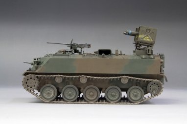 Fine Molds FM54 Véhicule blindé de transport de troupes Type 60 des Forces d&amp;#39;autodéfense terrestres japonaises avec MAT 1/35 – image 7