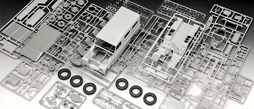 Revell 07056 Land Rover Series III LWB 109 commercial 1/24 – image 6