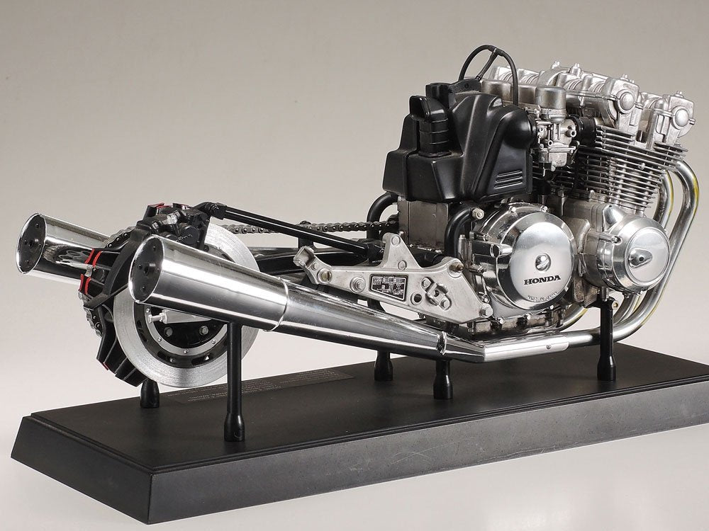 Tamiya 16023 Kawasaki Z1300 Motorcycle Engine 1/6 – immagine 3