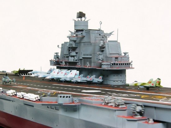 Trumpeter 05606 USSR Admiral Kuznetsov aircraft carrier 1/350 – immagine 9