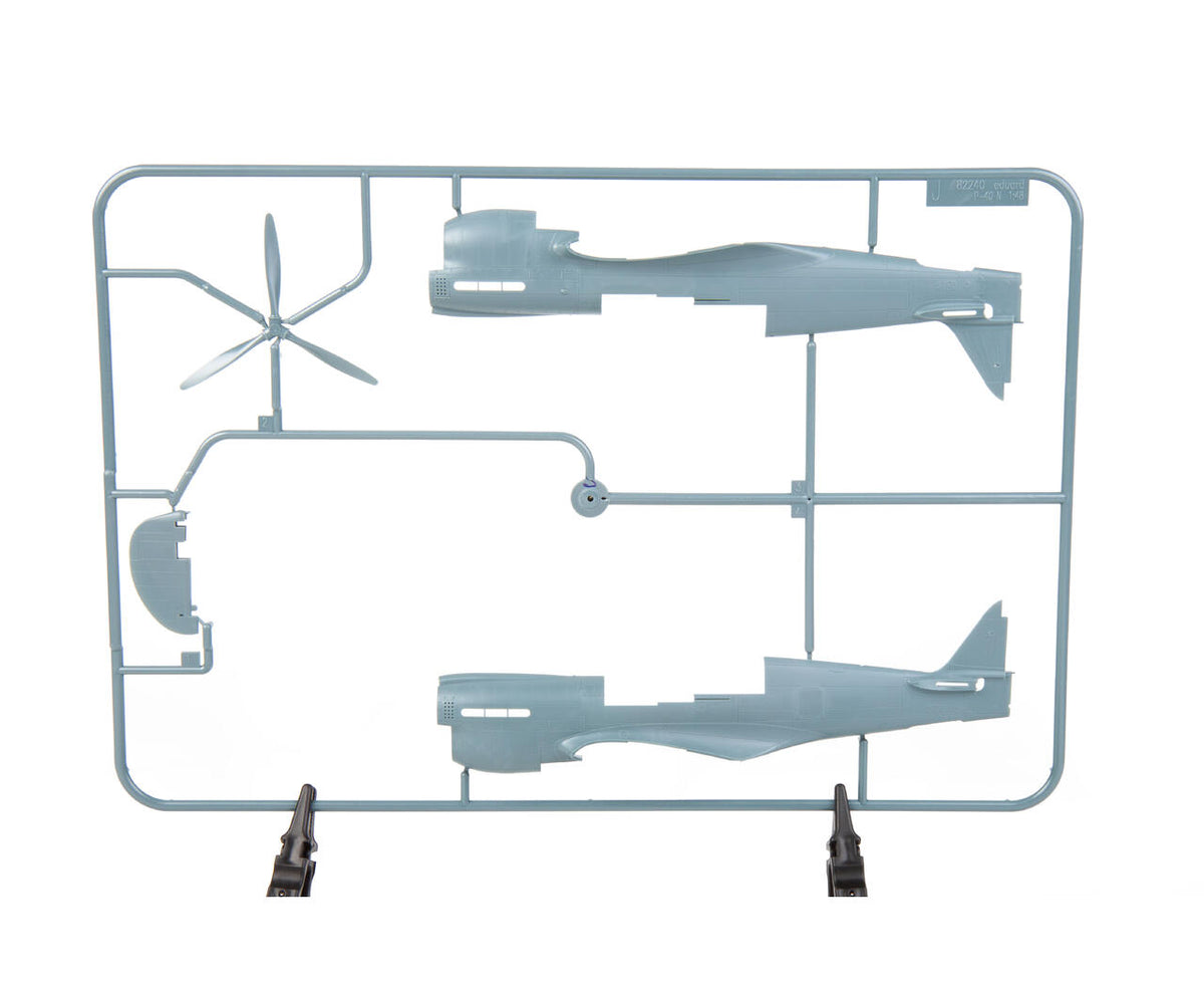 Eduard 11200 Sharks and Stallions DUAL COMBO P-40 N and P-51 B/C 1/48 – immagine 14