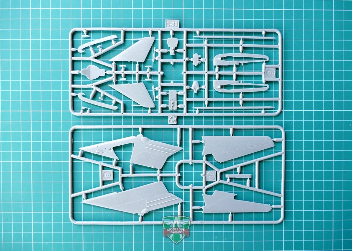 Modelsvit 72018 Sukhoi Su-17 Serial 1/72 – immagine 6