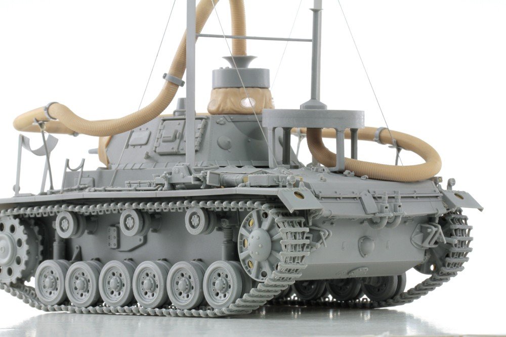 Cyber Hobby 6717 Pz. Kpfw. 111(3.7cm)(T) Ausf. F, Operation Seelowe 1/35 – Bild 8