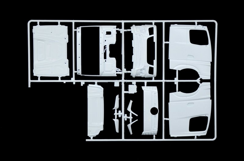 Italeri 3948 MERCEDES-BENZ MP4 BIG SPACE 1/24 – immagine 13