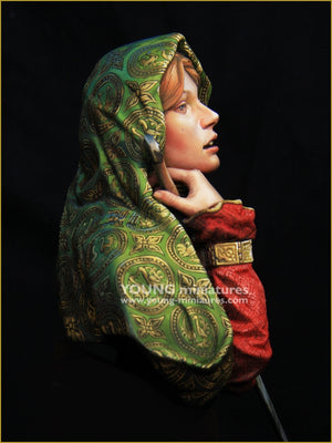 Young Miniatures YH1871 Medieval Woman 1/10