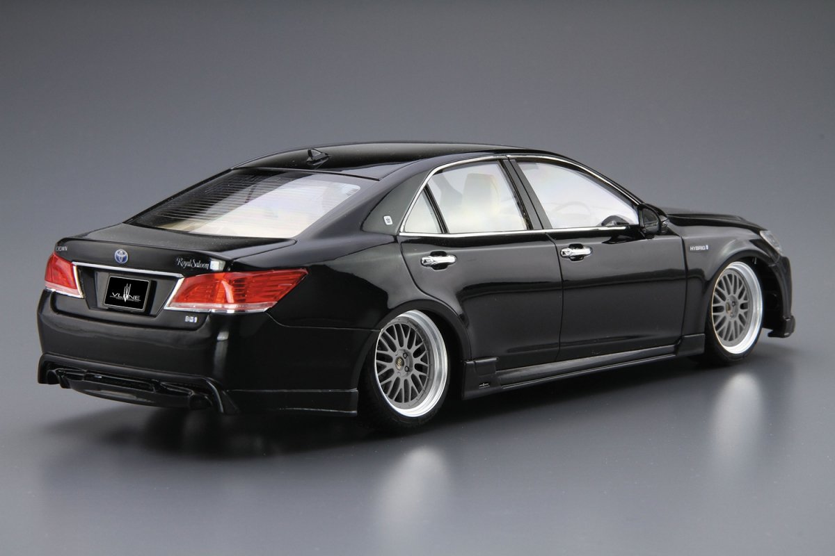 Aoshima 00855 VLENE AWS210 CROWN ROYALSALOON G &amp;#39;12 (TOYOTA) 1/24 – image 3