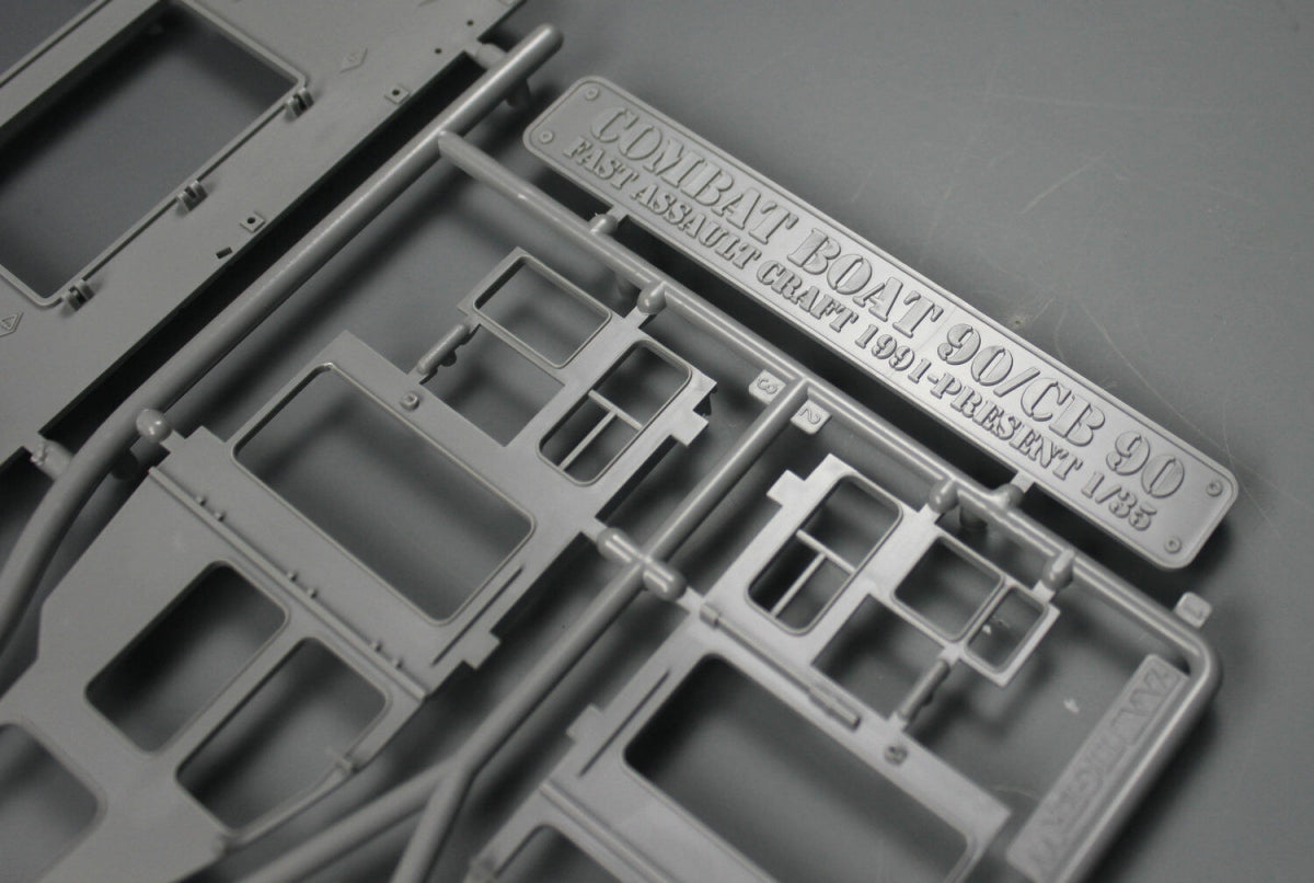 Tiger Model 6290 Sweden CB90 Fast Assault Craft 1991-present 1/35 – Bild 8