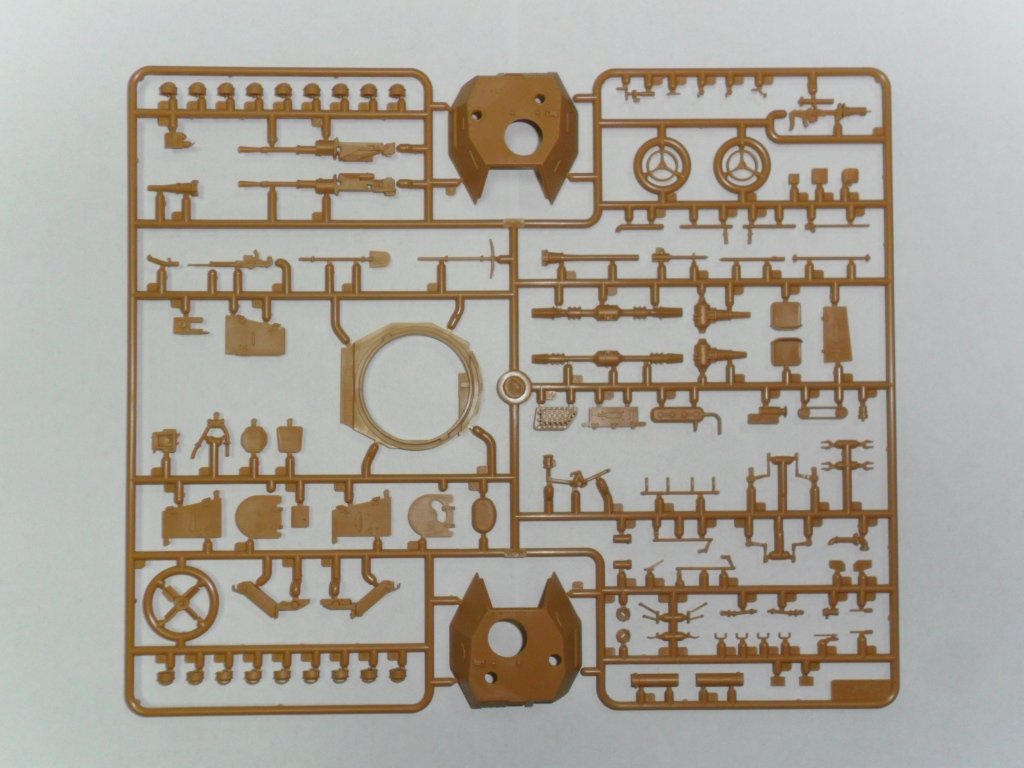 ICM 35382 P 204 (f) with German Armoured Vehicle Crew 1/35 – immagine 2