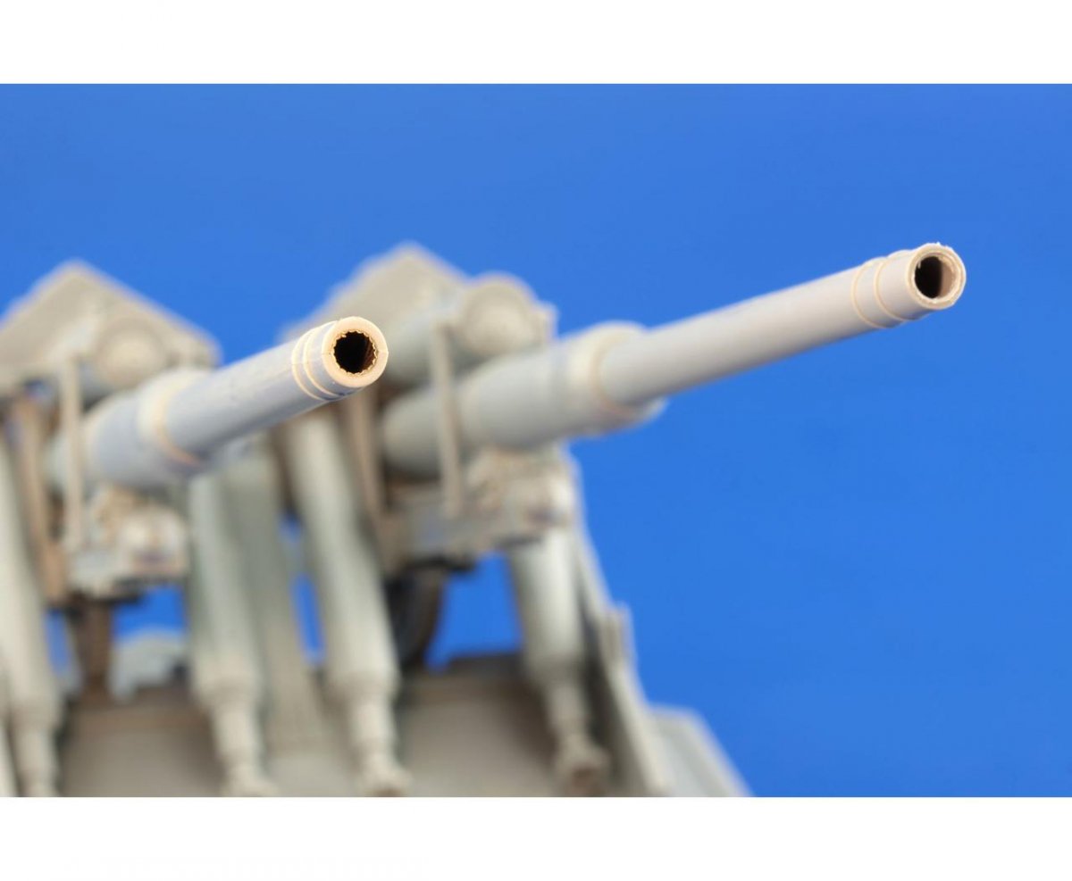 Eduard 36329 WWII German 12.8cm FlaK 40 Zwilling 1/35 Takom – immagine 2