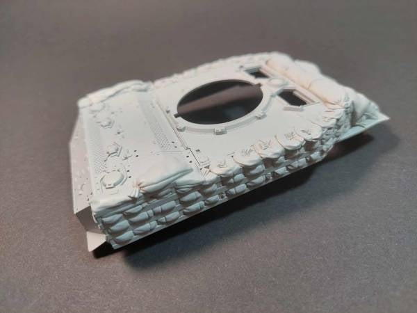 Panzer Art RE35-770 Stuart M5 hull with a frame with sandbags armor 1/35 – immagine 3