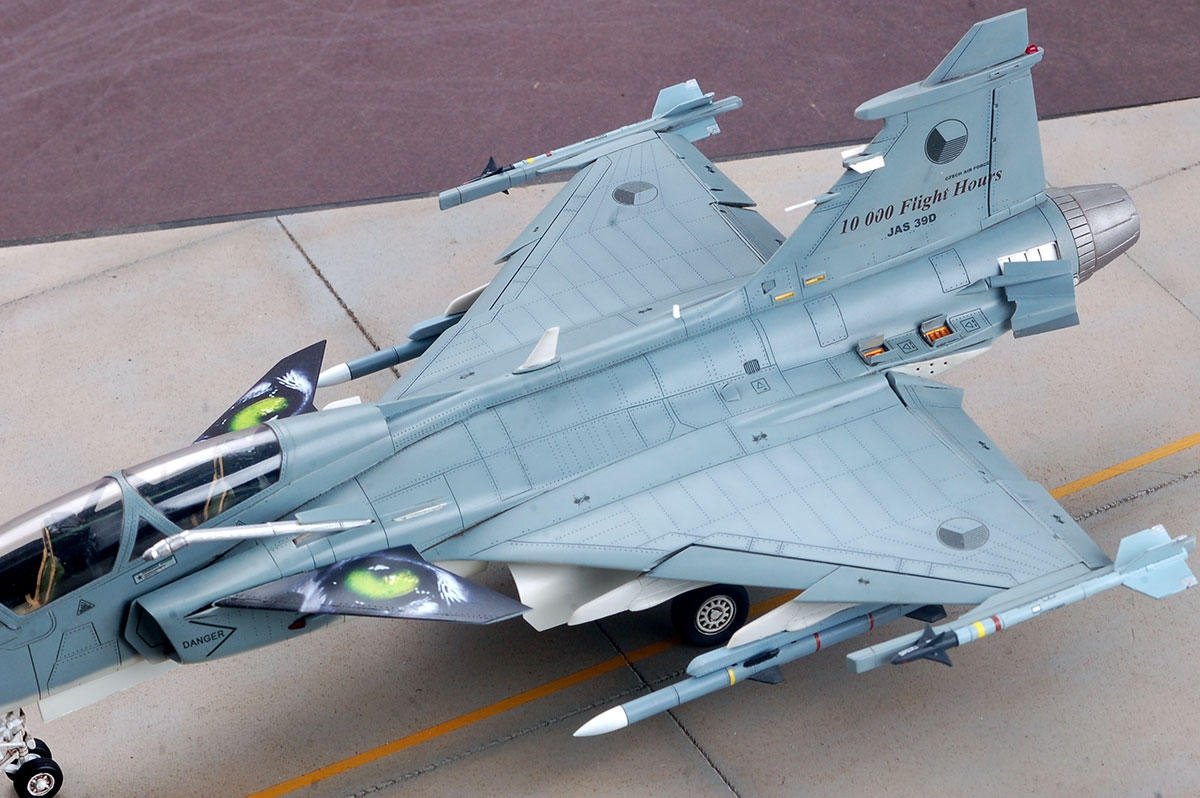 Kitty Hawk 80118 Jas-39B/D Gripen 1/48 – image 3