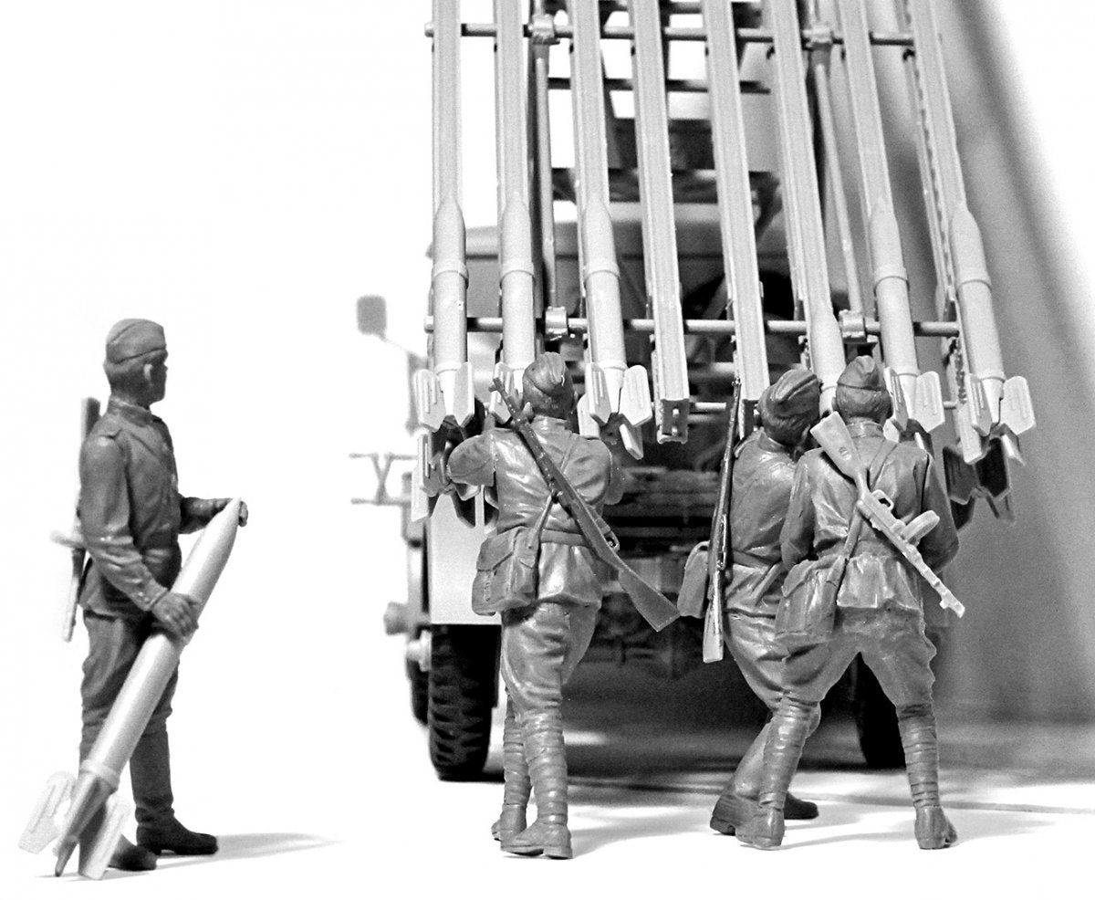 ICM 35648 WWII Soviet BM-13-16 MLRS Vehicle Crew 1/35 – zdjęcie 4