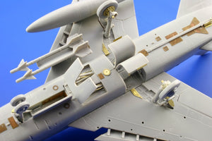 Eduard 73363 F-100C S. A. 1/72 TRUMPETER – imagen 13