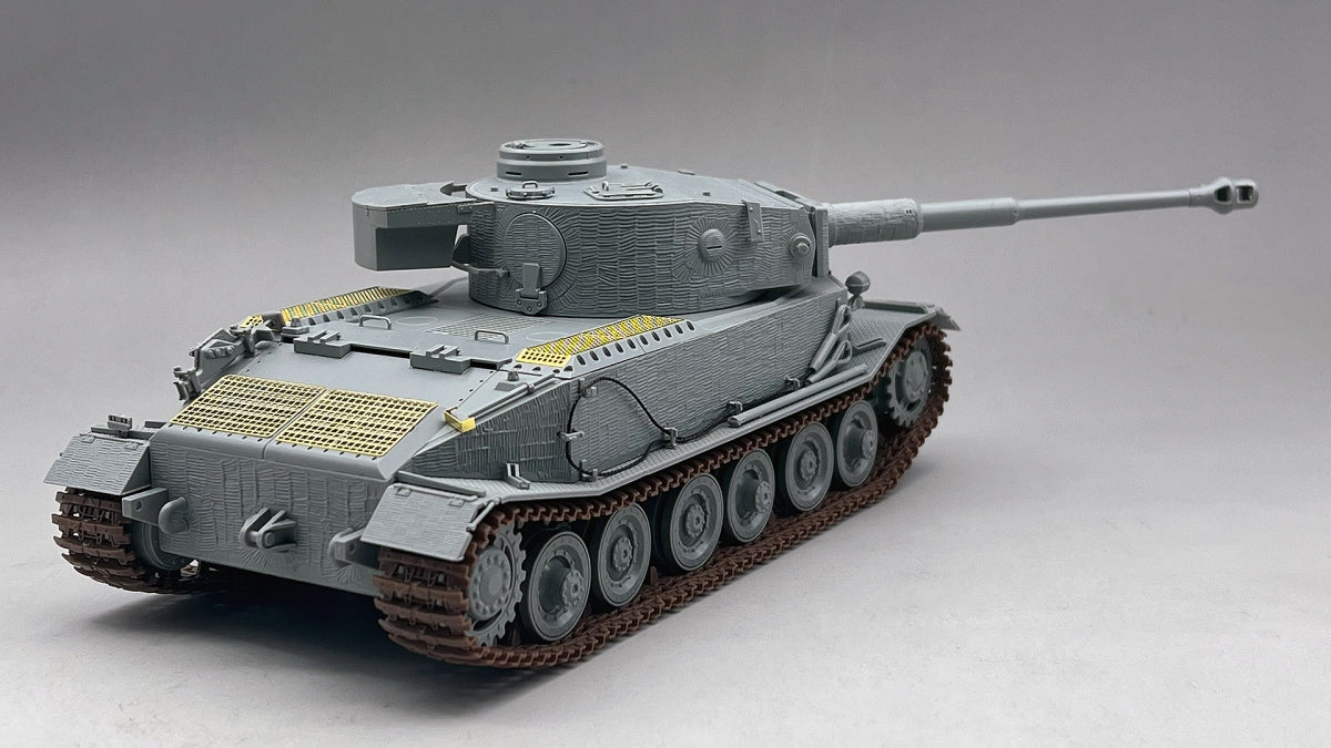 Amusing Hobby 35A059 Panzerbefehlswagen Tiger (P) 003 w/Zimmerit in May 1944 1/35 – imagen 4