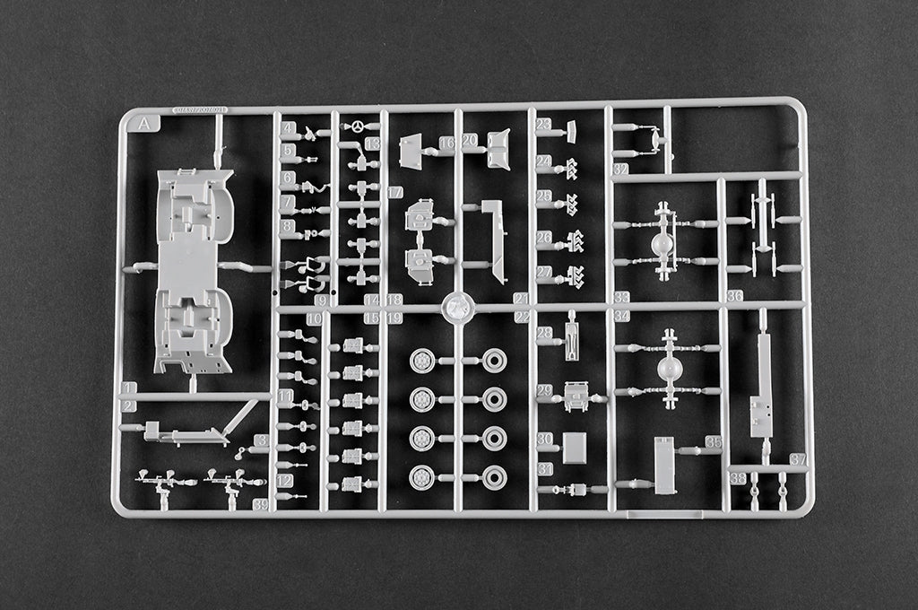 Trumpeter 07443 V-150 Commando AFV w/ Cockerill 90mm Gun 1/72