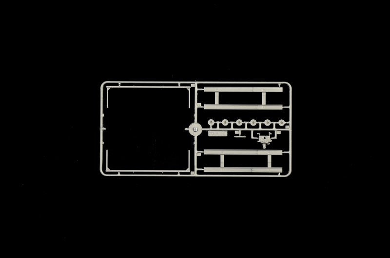 Italeri 3945 VOLVO F16 Globetrotter Canvas Truck with elevator 1/24 – immagine 9