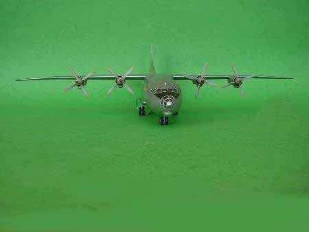 Trumpeter 04001 Antonov An-12BK Cub 1/100 – image 4