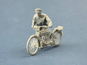 Copper State Models F35-062 British Dispatch Rider pushing his motorcycle (motorcycle not included) 1/35 – immagine 2