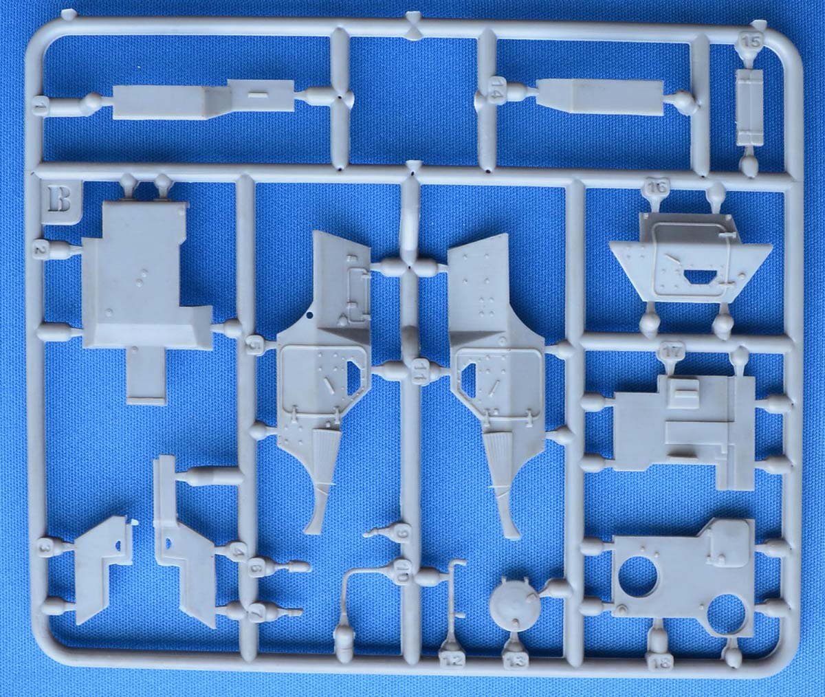 ACE 72420 VBL (Light Armored Vehicle) short chassie 7.62 MG 1/72 – immagine 3