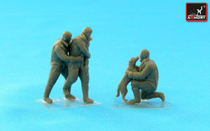 Armory Models F7224b RAF WWII crewman in high altitude outfit – “Friends” 1/72 – immagine 4