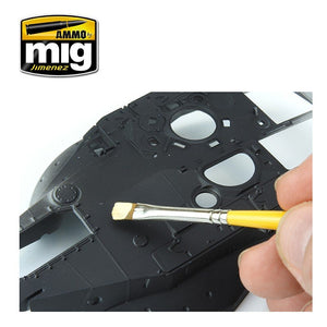 Ammo of Mig 2033 ANTI-SLIP PASTE - SAND COLOR FOR 1/35 – immagine 3