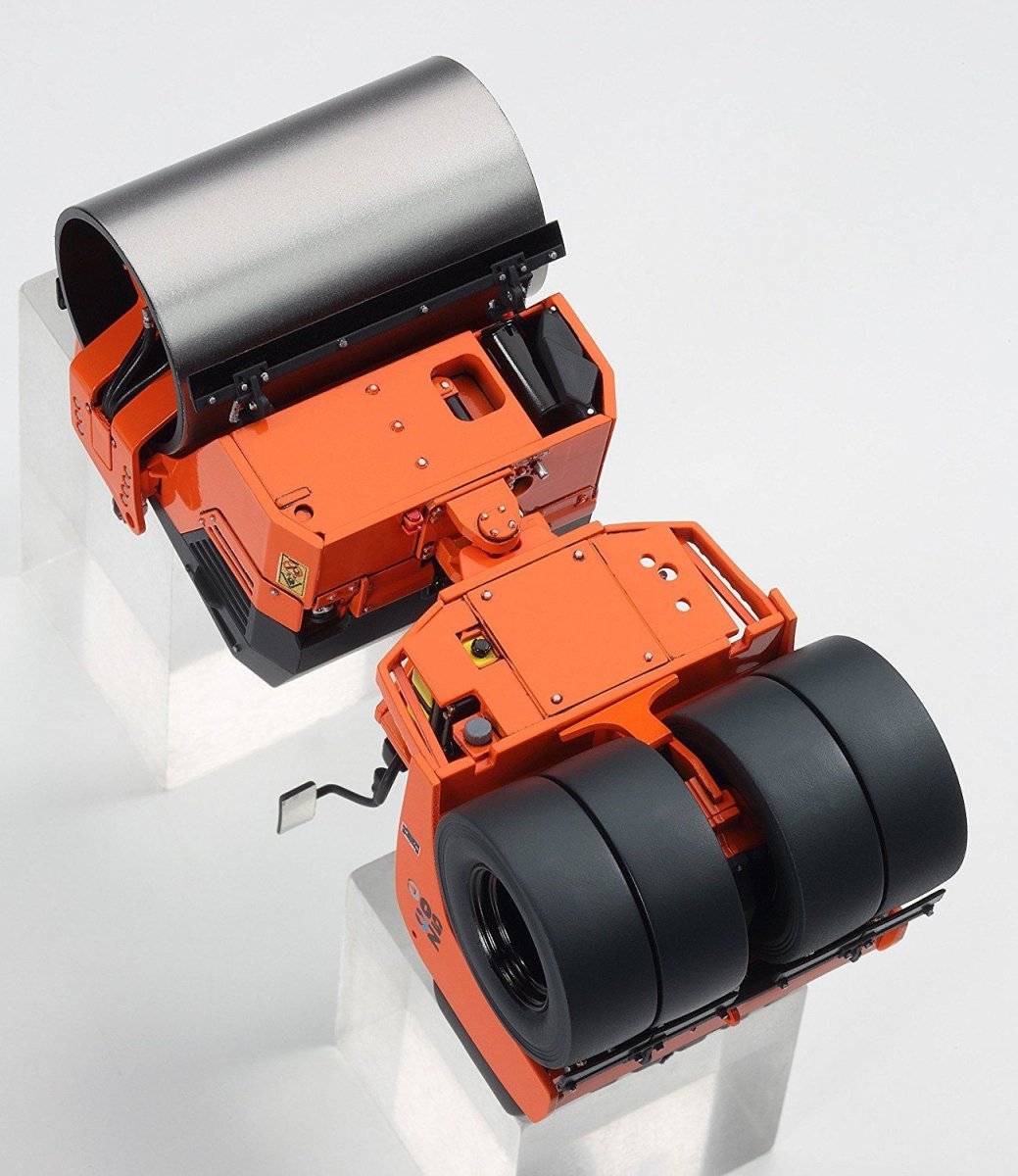 Hasegawa WM02 HITACHI VIBRATORY COMBINED ROLLER ZC50C-5 1/35 – immagine 4