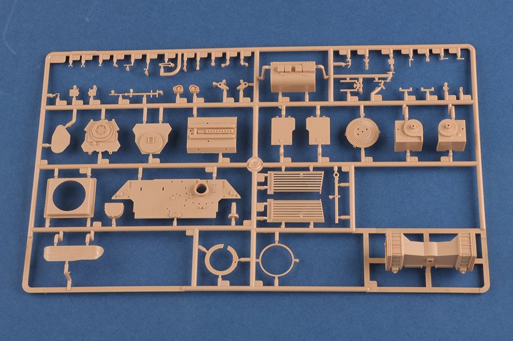 Hobby Boss 84557 Leopard C2 MEXAS with TWMP Track Width Mine Plow 1/35 – immagine 8