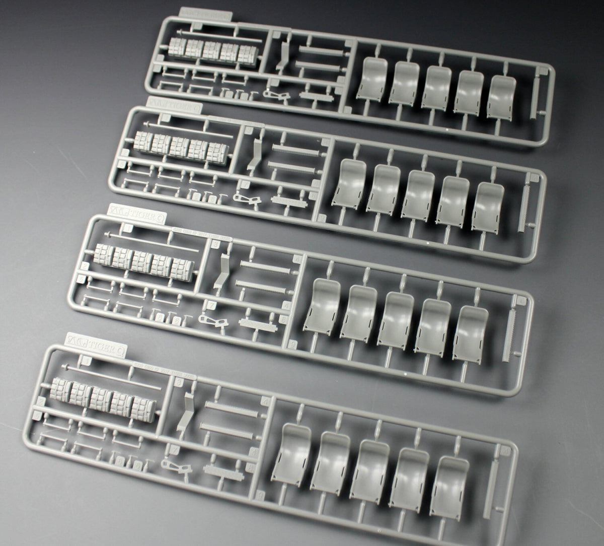 Tiger Model 6290 Sweden CB90 Fast Assault Craft 1991-present 1/35 – Bild 16