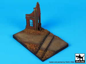 Black Dog D72018 Ruined house with railway crossing base 1/72 – Bild 4