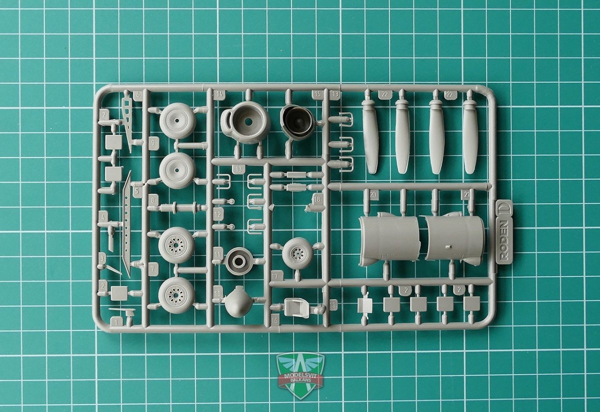 Modelsvit 72008 Antonov An-10 &amp;quot;Ukraine&amp;quot; 1/72 – immagine 4