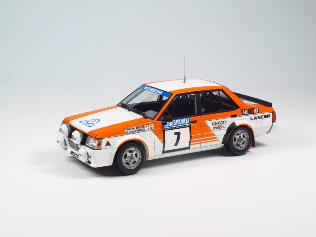 NuNu PN24018 MITSUBISHI LANCER TURBO 82 RALY 1000 LAKES 1/24 – zdjęcie 2
