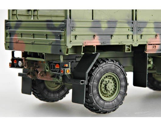Trumpeter 01004 M1078 Light Medium Tactical Vehicle (LMTV) Standard Cargo Tru 1/35 – zdjęcie 6