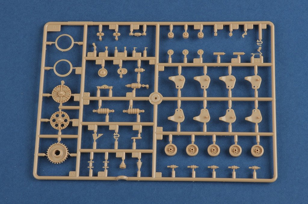 Hobby Boss 83894 French R35 with FCM turret tank 1/35 – zdjęcie 11
